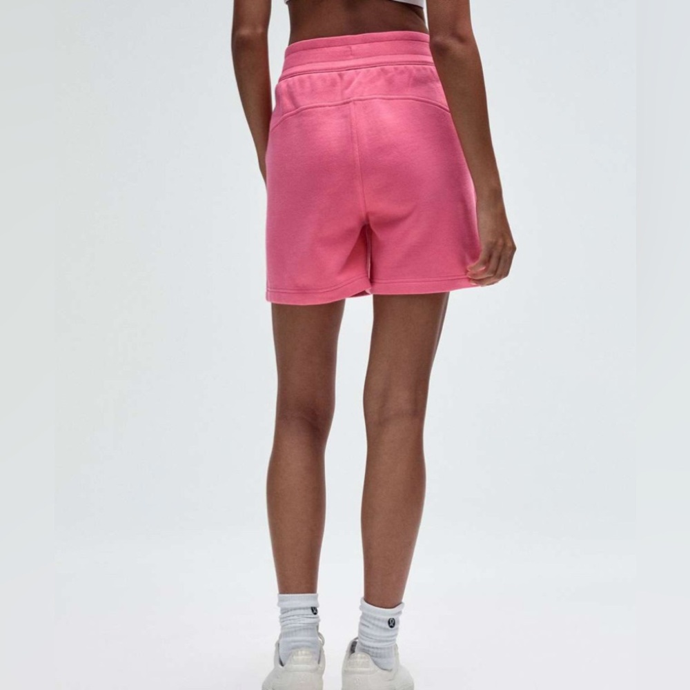 Lululemon Scuba High-Rise Short 5” size 8 Sakura pink - Picture 2 of 7